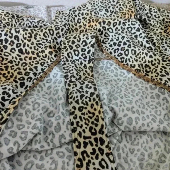 PINK Victoria's‎ Secret Leopard Print Long Sleeve V-Neck Bodysuit NWT - Picture 5 of 6